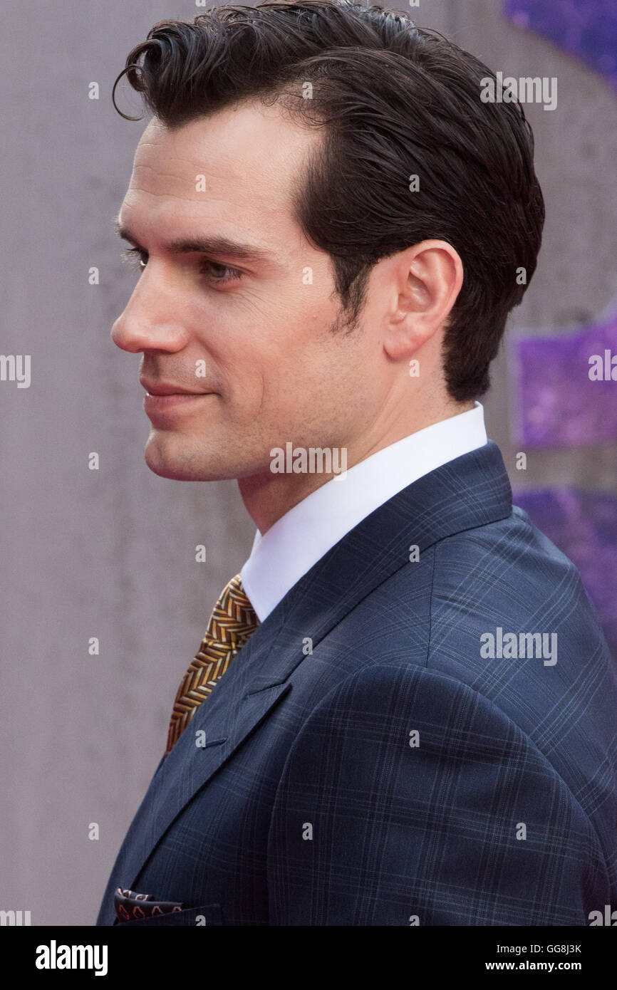 Leicester Square, London, 3. August 2016. Hunderte von Fans begrüßen die Stars der Suicide Squad an Europa-Premiere des Films am Londoner Leicester Square. Teilnahme an Sternen gehören: Jared Leto, Joel Kinnaman, Jai Courtney, Jay Hernandez, Adewale Akinnuoye-Agbaje, Cara Delevingne, Karen Fukuhara David Ayer (Director) Richard Suckle und Charles Roven (Produzenten). Im Bild: Henry Cavil Stockfoto