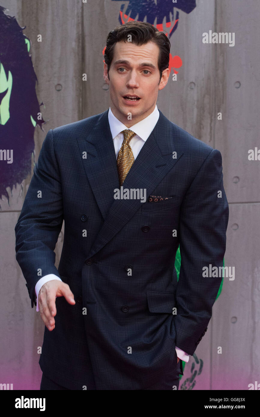 Leicester Square, London, 3. August 2016. Hunderte von Fans begrüßen die Stars der Suicide Squad an Europa-Premiere des Films am Londoner Leicester Square. Teilnahme an Sternen gehören: Jared Leto, Joel Kinnaman, Jai Courtney, Jay Hernandez, Adewale Akinnuoye-Agbaje, Cara Delevingne, Karen Fukuhara David Ayer (Director) Richard Suckle und Charles Roven (Produzenten). Im Bild: Henry Cavil Stockfoto