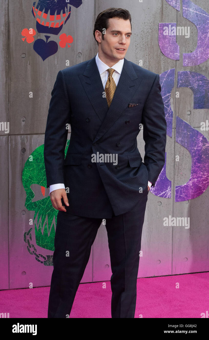 Leicester Square, London, 3. August 2016. Hunderte von Fans begrüßen die Stars der Suicide Squad an Europa-Premiere des Films am Londoner Leicester Square. Teilnahme an Sternen gehören: Jared Leto, Joel Kinnaman, Jai Courtney, Jay Hernandez, Adewale Akinnuoye-Agbaje, Cara Delevingne, Karen Fukuhara David Ayer (Director) Richard Suckle und Charles Roven (Produzenten). Im Bild: Henry Cavil Stockfoto