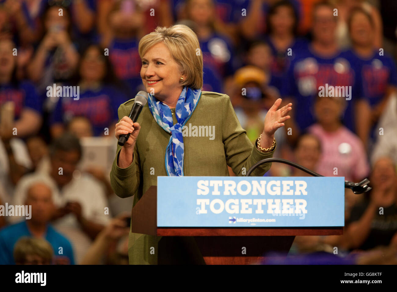 Commerce City, Colorado, USA. 3. August 2016. Hillary Clinton Rallyes Unterstützer in Commerce City, Colorado, USA. Hillary Clinton Credit: Beth Schneider/ZUMA Draht/Alamy Live-Nachrichten Stockfoto