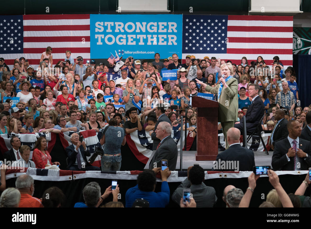 Commerce City, Colorado, USA. 3. August 2016. Demokratischen Präsidentschaftskandidaten Hillary Clinton Kampagne in Commerce City, Colorado. Gouverneur Hickenlooper auch auf der Bühne. Bildnachweis: Jensen Sutta/Alamy Live-Nachrichten Stockfoto