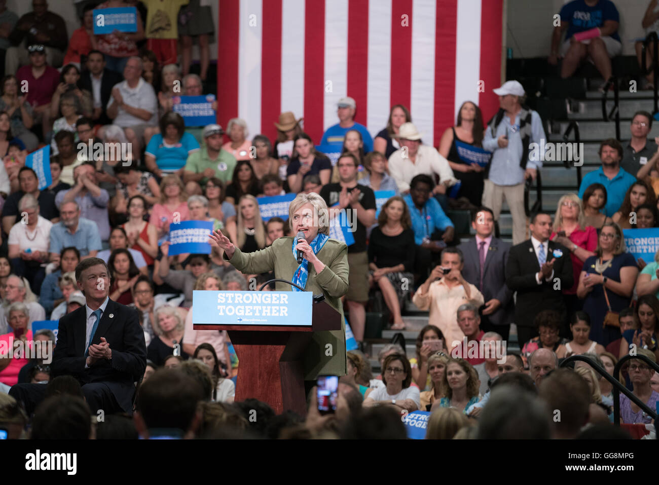 Commerce City, Colorado, USA. 3. August 2016. Demokratischen Präsidentschaftskandidaten Hillary Clinton Kampagne in Commerce City, Colorado. Gouverneur Hickenlooper auch auf der Bühne. Bildnachweis: Jensen Sutta/Alamy Live-Nachrichten Stockfoto