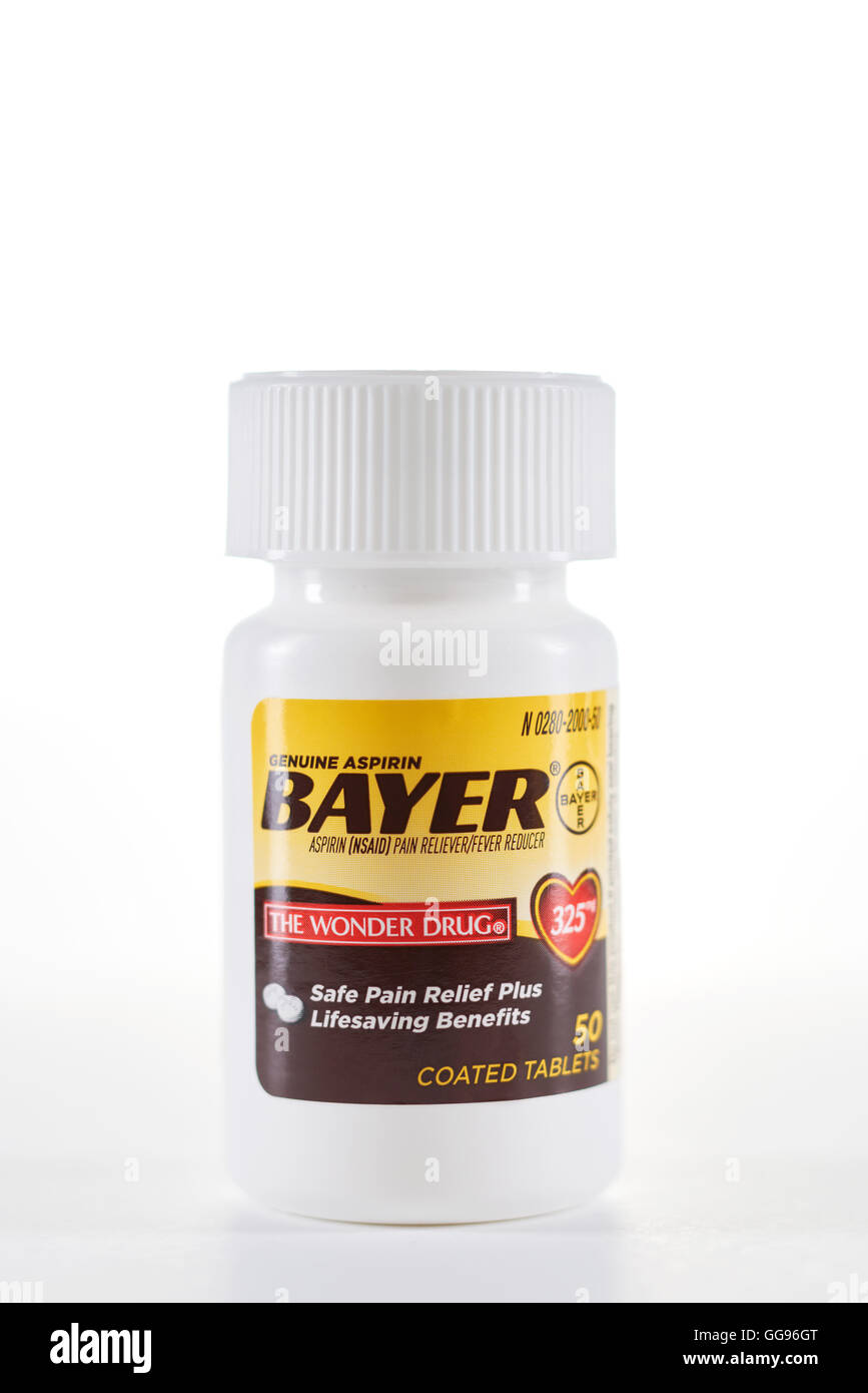 Aptos Ca Usa 22 Juli 2016 Flasche Von Bayer Aspirin Tabletten 325 Mg Vor Weissem Hintergrund Stockfotografie Alamy