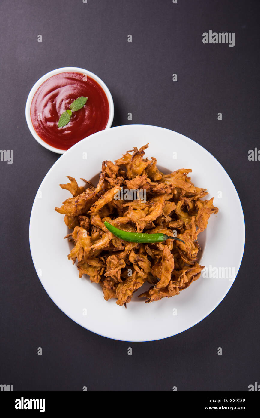 Knusprige Zwiebel Bhaji oder Kanda Bhaji oder gebratenen Zwiebeln ...