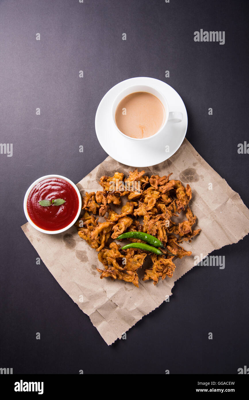 Knusprige Zwiebel Bhaji oder Kanda Bhaji oder gebratenen Zwiebeln ...