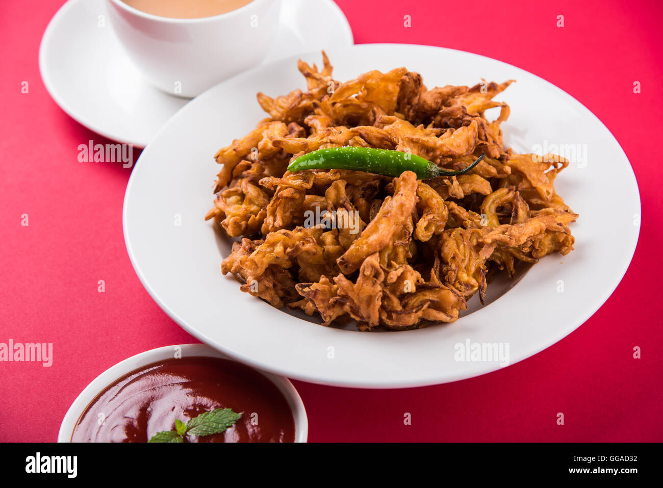 Knusprige Zwiebel Bhaji oder Kanda Bhaji oder gebratenen Zwiebeln ...