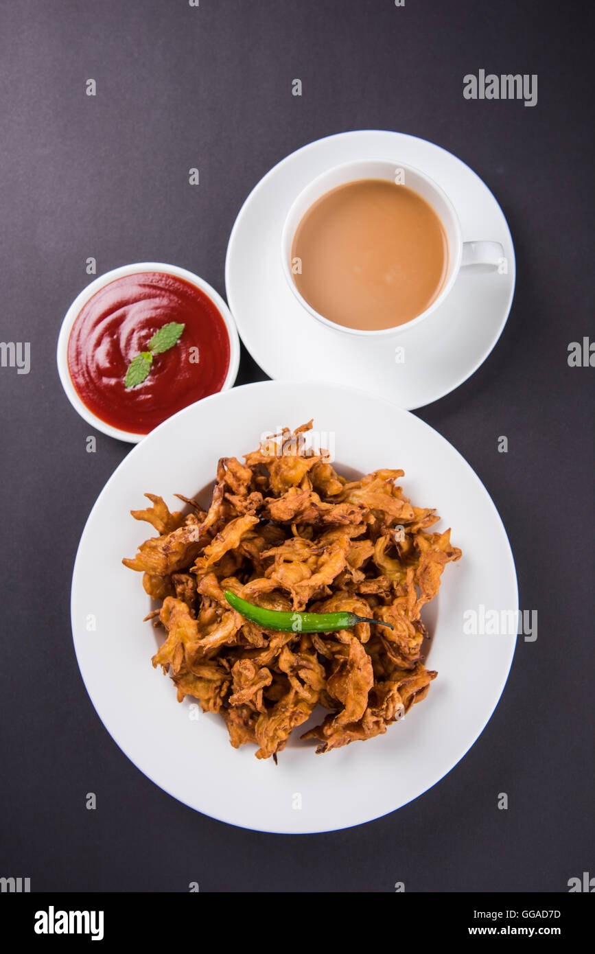 Knusprige Zwiebel Bhaji oder Kanda Bhaji oder gebratenen Zwiebeln ...