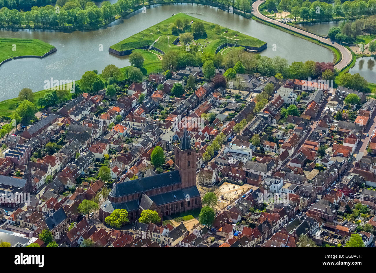 Luftaufnahme, Bastion Oud Molen, Naarden VESTING, Festung Naarden mit Stadthaus und Kirche, Grote Kerk oder St.-Veits-Kirche Stockfoto
