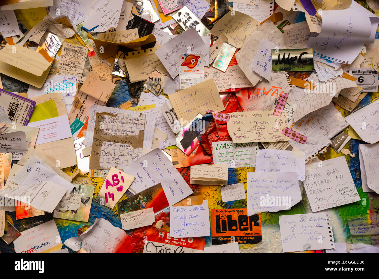 Notizen mit Wünsche und Anfragen, John-Lennon-Mauer, Prag Stockfoto