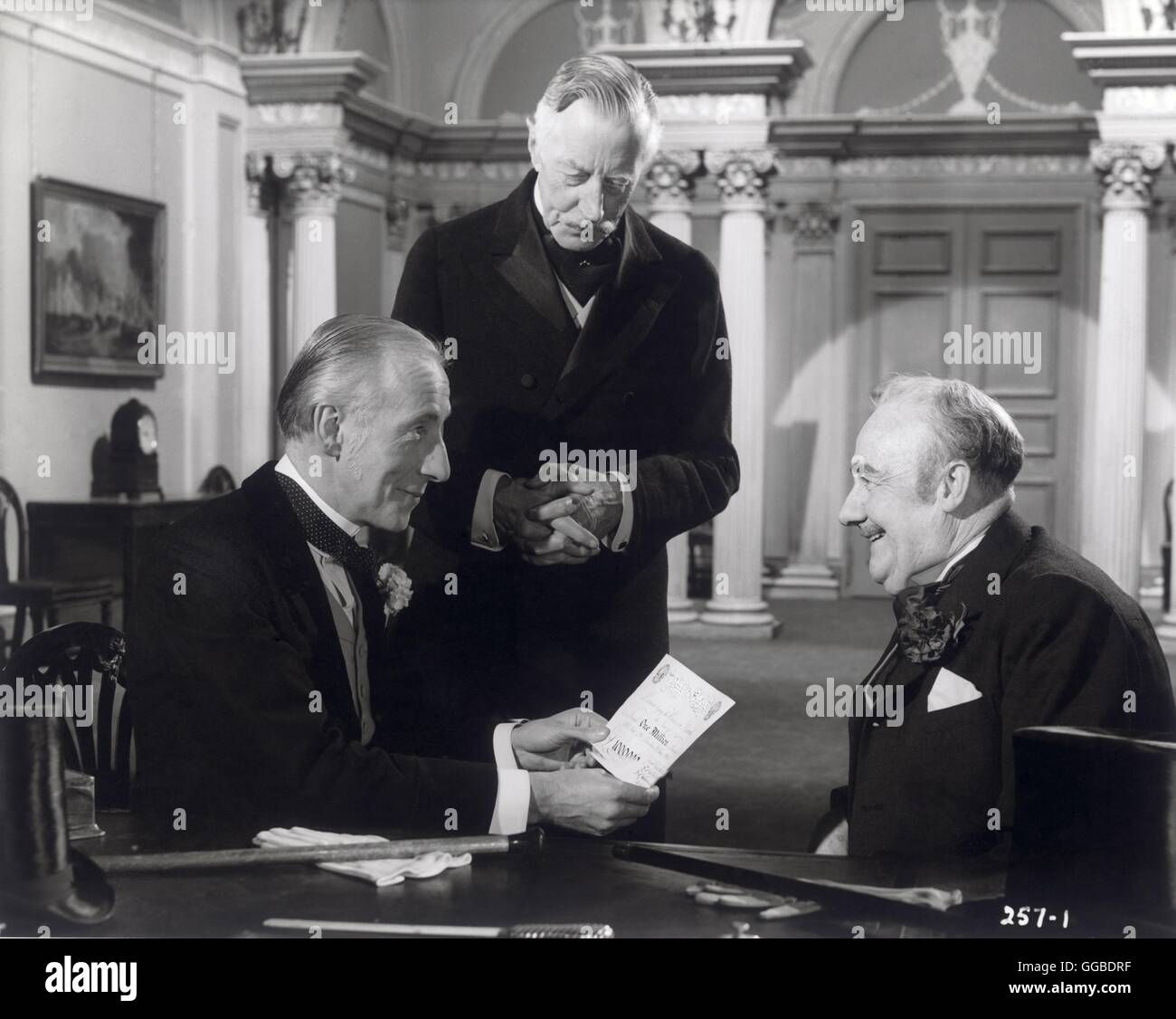 Millionen-Pfund-NOTE UK 1953 Ronald Neame Roderick Montpelier (WILFRID HYDE-WHITE), Bankdirektor Herr Garrett (ERNEST THESIGER), Oliver Montpelier (RONALD SQUIRE) Regie: Ronald Neame Stockfoto