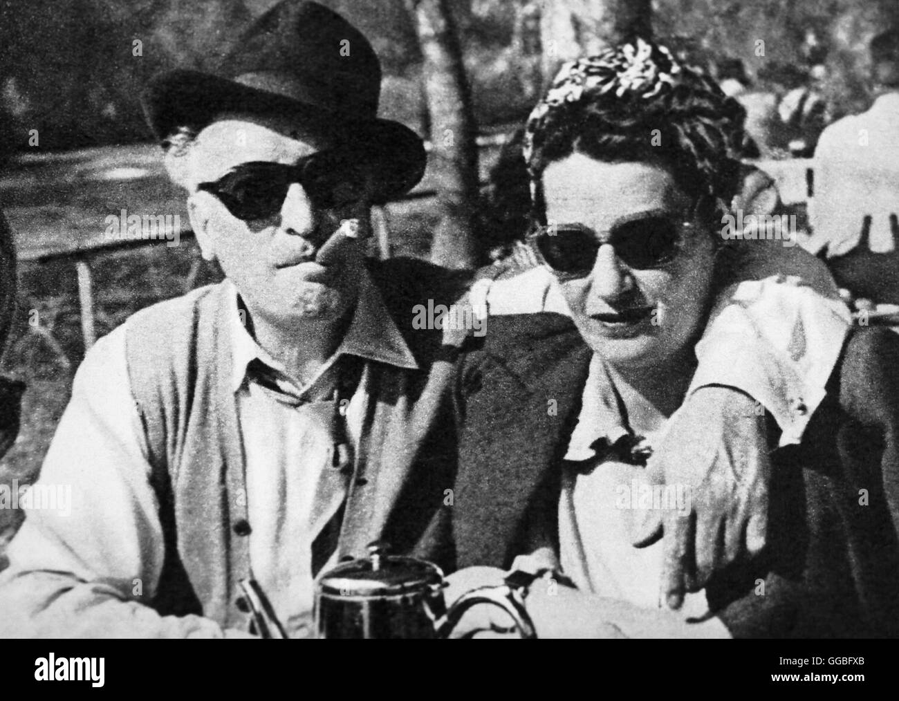 HANS ALBERS Mit Ehefrau / HANS ALBERS Mit Ehefrau HANSI BURG (1952) Stockfoto