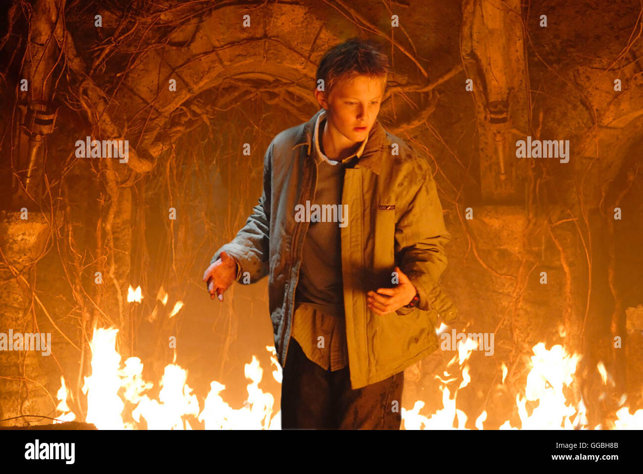 Wintersonnenwende - Die Jagd Nach Den Sechs Zeichen des Lichts / Will Stanton (ALEXANDER LUDWIG) Regie: David L. Cunningham aka. Der Sucher: Die Dunkelheit steigt Stockfoto