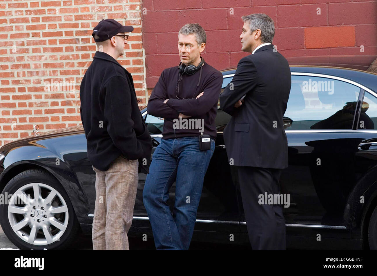 Michael Clayton / STEVEN SODERBERGH mit Regisseur TONY GILROY und GEORGE CLOONEY Regie: Tony Gilroy aka. Michael Clayton Stockfoto