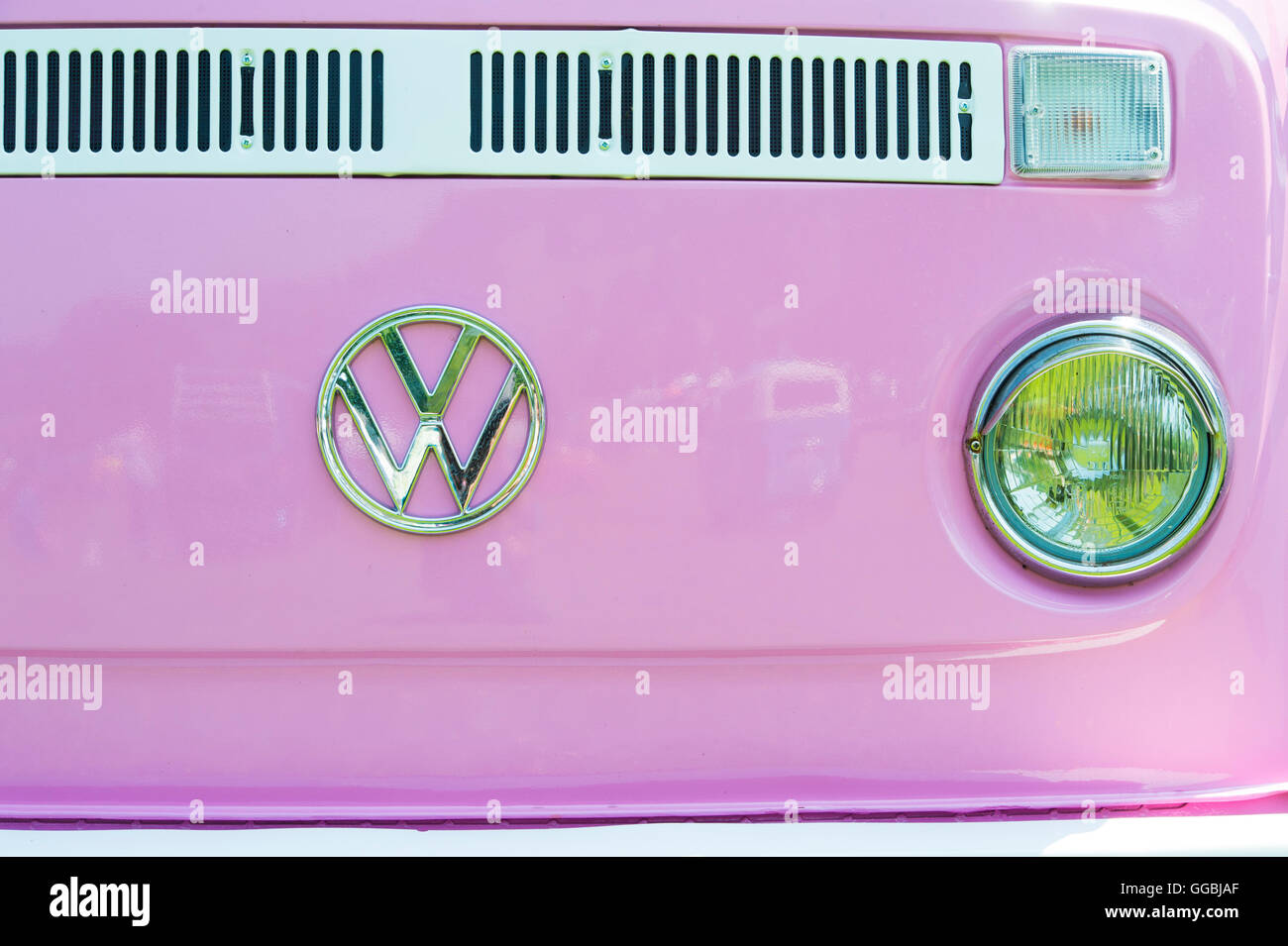 Rosa VW Volkswagen Wohnmobil Stockfoto