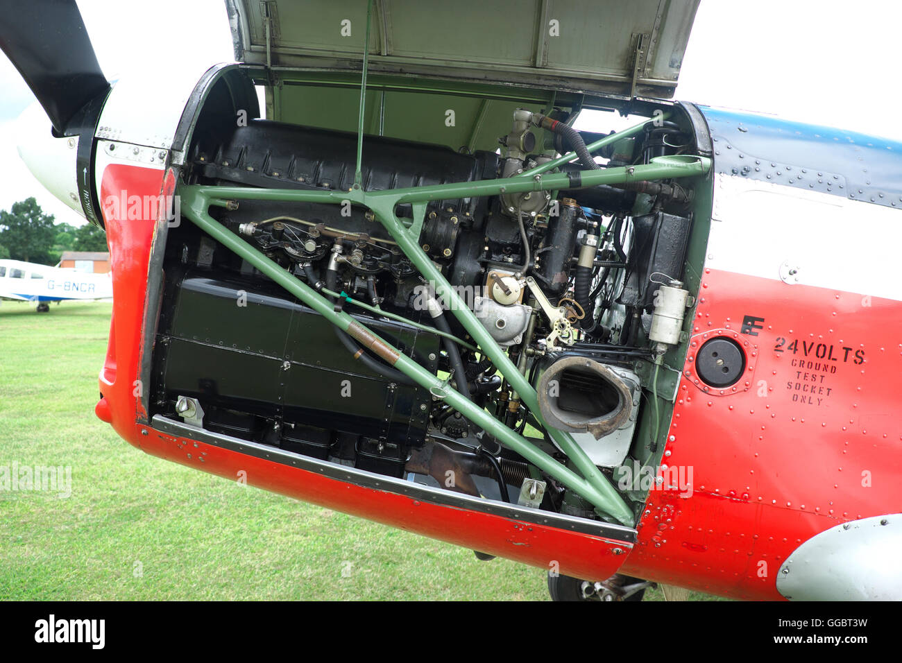 Die de Havilland Gipsy großen Motor gesehen unter die Verkleidungen eines DHC-1 Chipmunk-Flugzeugs in den 1950er Jahren gebaut. Stockfoto