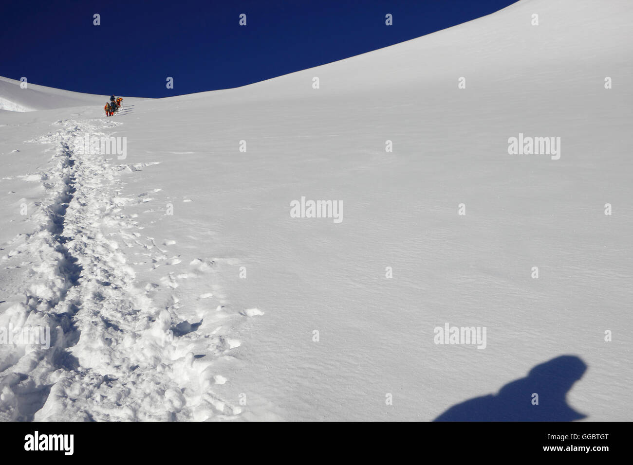 Kletterer in Schneefelder auf Route - Mera Peak Stockfoto