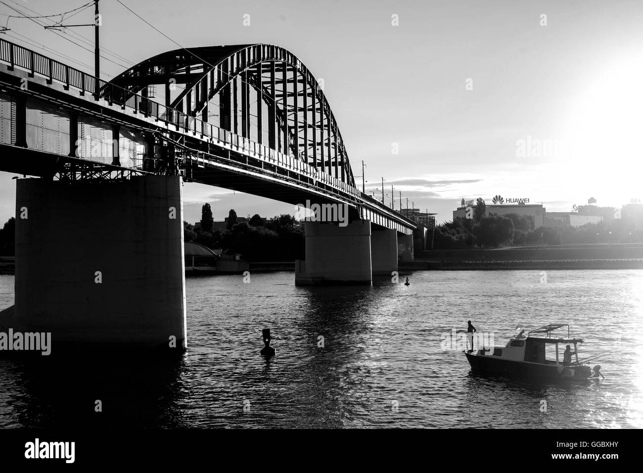 Brücke über den Fluss Sava in Belgrad Stockfoto
