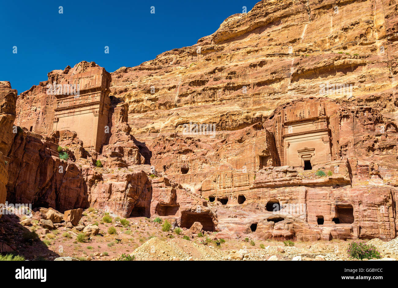 Straße von Fassaden in Petra. UNESCO-Weltkulturerbe in Jordanien Stockfoto