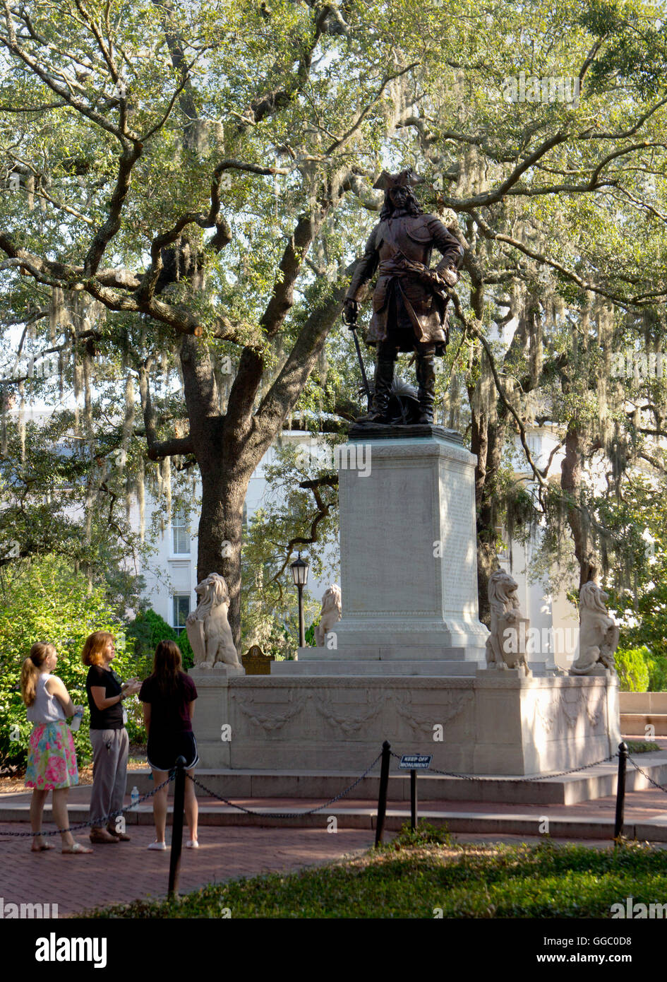 Statue von James Oglethorpe, Gründer von Savannah in Oglethorpe Platz.  Savannah, Georgia, USA. Stockfoto