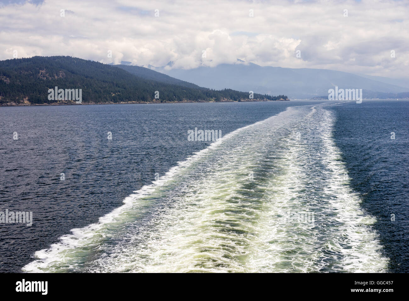 Zuge einer Fähre in der Salish Sea (Strait Of Georgia) in der Nähe von Vancouver, British Columbia, Kanada Stockfoto