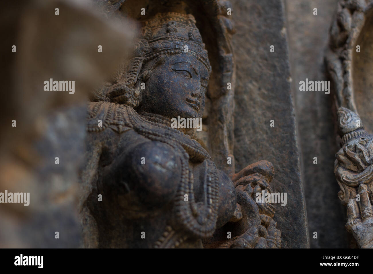 Skulptur in den Wänden der Hoysaleswara Tempel ist einzigartig und wunderschön geschnitzt. Dorasamudra Indien Stockfoto