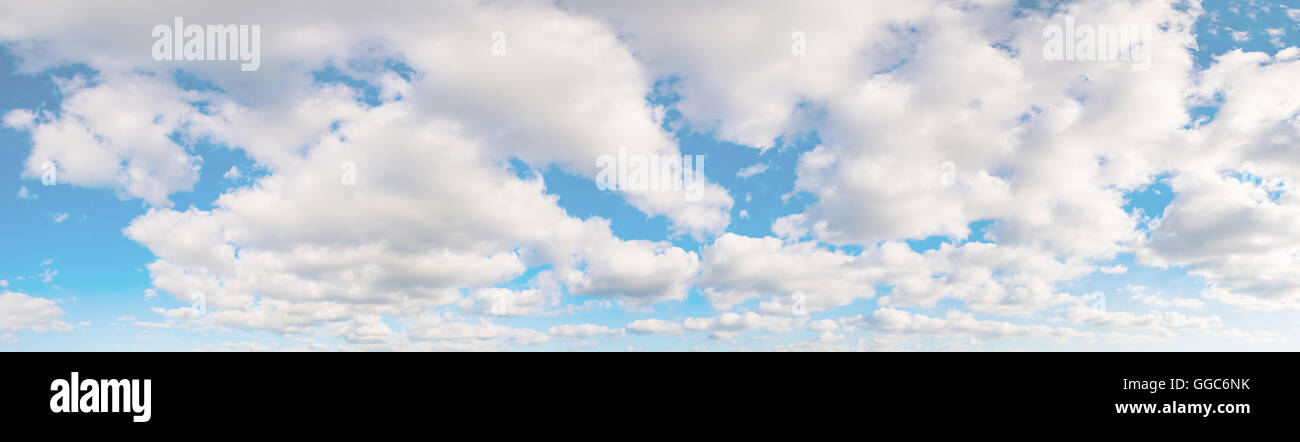 Panorama-Aufnahme von einem schönen bewölkten Himmel Stockfoto