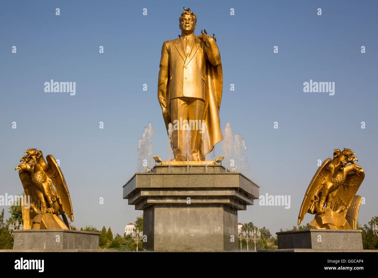 Geographie/Reisen, Turkmenistan Aschgabat, Independence Monument, Statue von Präsident Saparmurat Nijasow, Additional-Rights - Clearance-Info - Not-Available Stockfoto