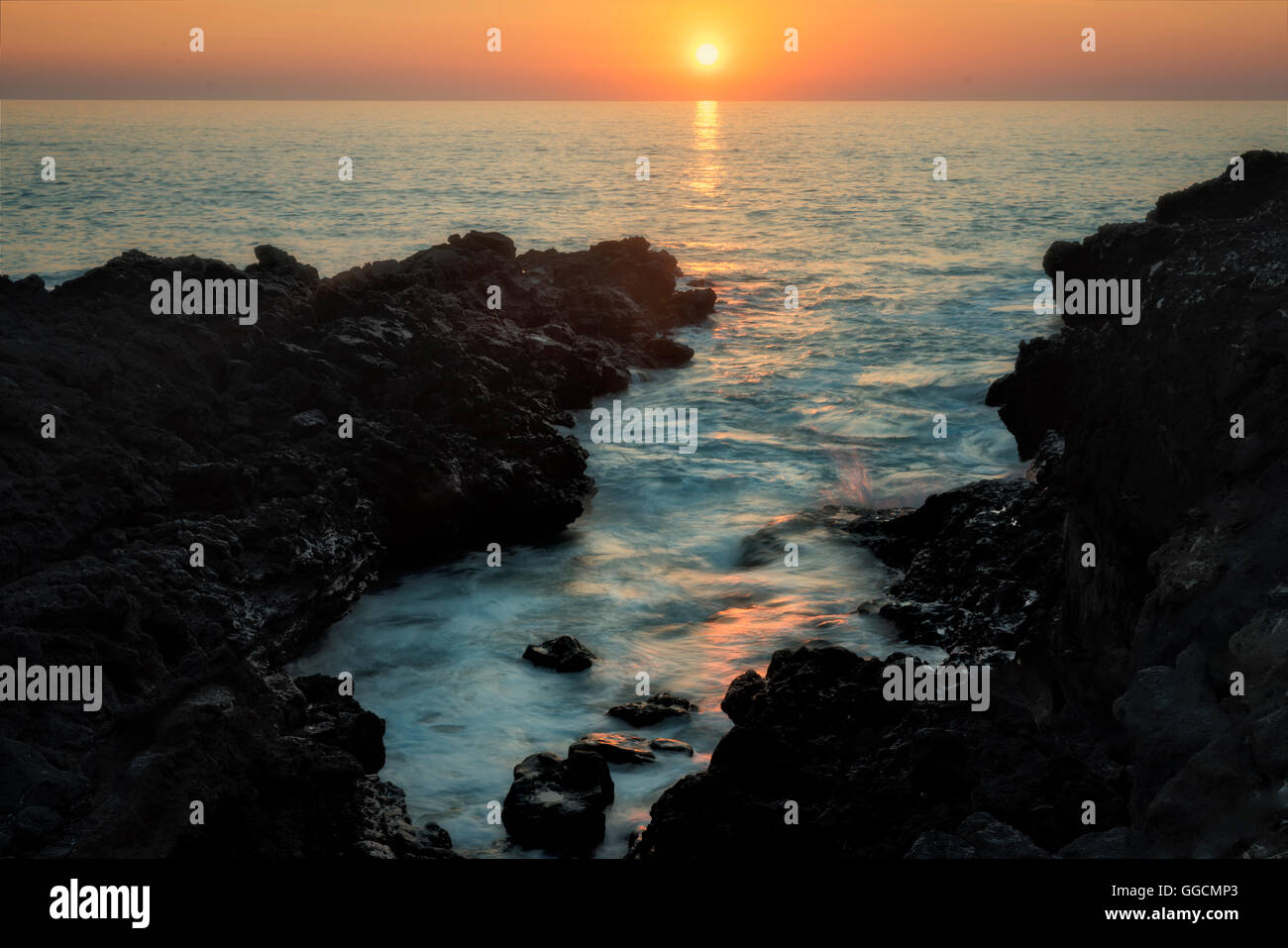 Sonnenuntergang an der kleinen Bucht in der Nähe von Hapuna Beach, Hawaiis Big Island. Die große Insel Stockfoto