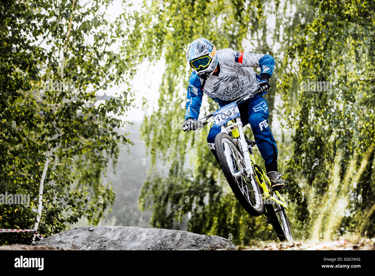 springen Sie auf Fahrrad Mann extreme Racer während nationale Meisterschaft Abfahrt Stockfoto