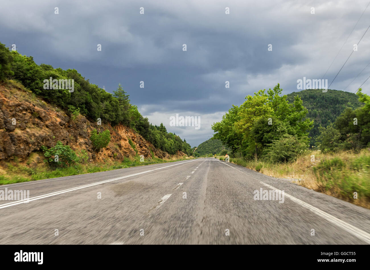 Bergige Straße nach Mpralos, Griechenland Stockfoto