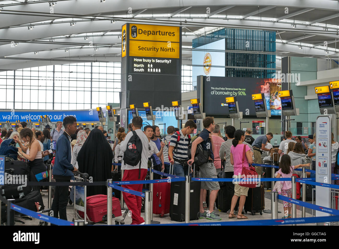 Heathrow Flughafen Check-in terminal 5 Abfahrten Stockfoto