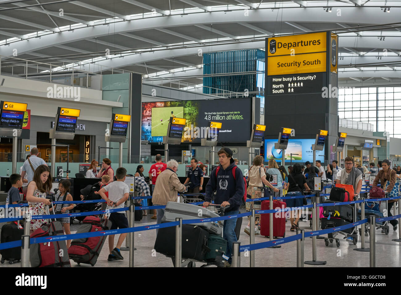 Heathrow Flughafen Check-in terminal 5 Abfahrten Stockfoto