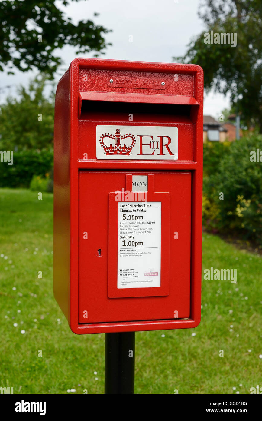 Ein Royal Mail-Briefkasten Stockfoto