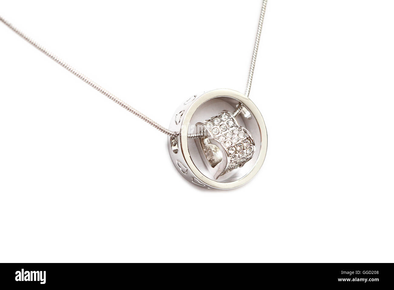 Diamant-Halskette, die isoliert auf weißem Hintergrund Stockfoto