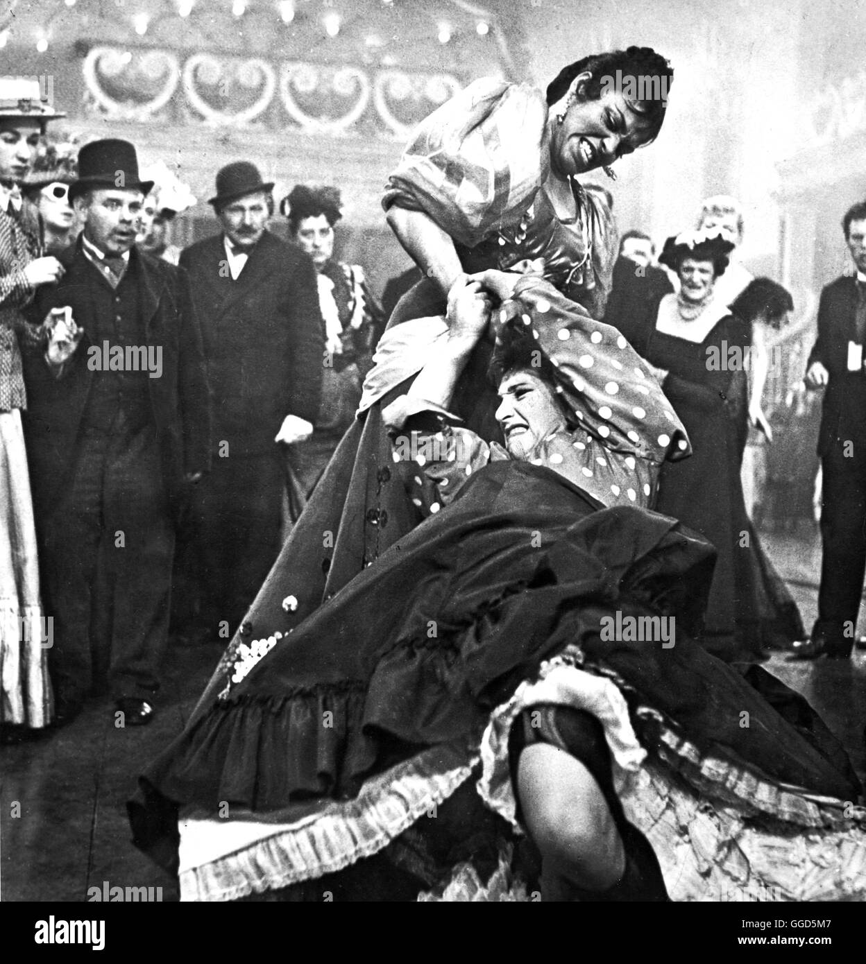 MOULIN ROUGE / Moulin Rouge GB 1952 / John Huston Paris, Ende des 19.Jahrhunderts. Im Vergnügungslokal "Moulin Rouge" ist Die Zeit des Can-Can Angebrochen. Szene: Streit Unter Tänzerinnen Regie: John Huston aka. Moulin Rouge Stockfoto