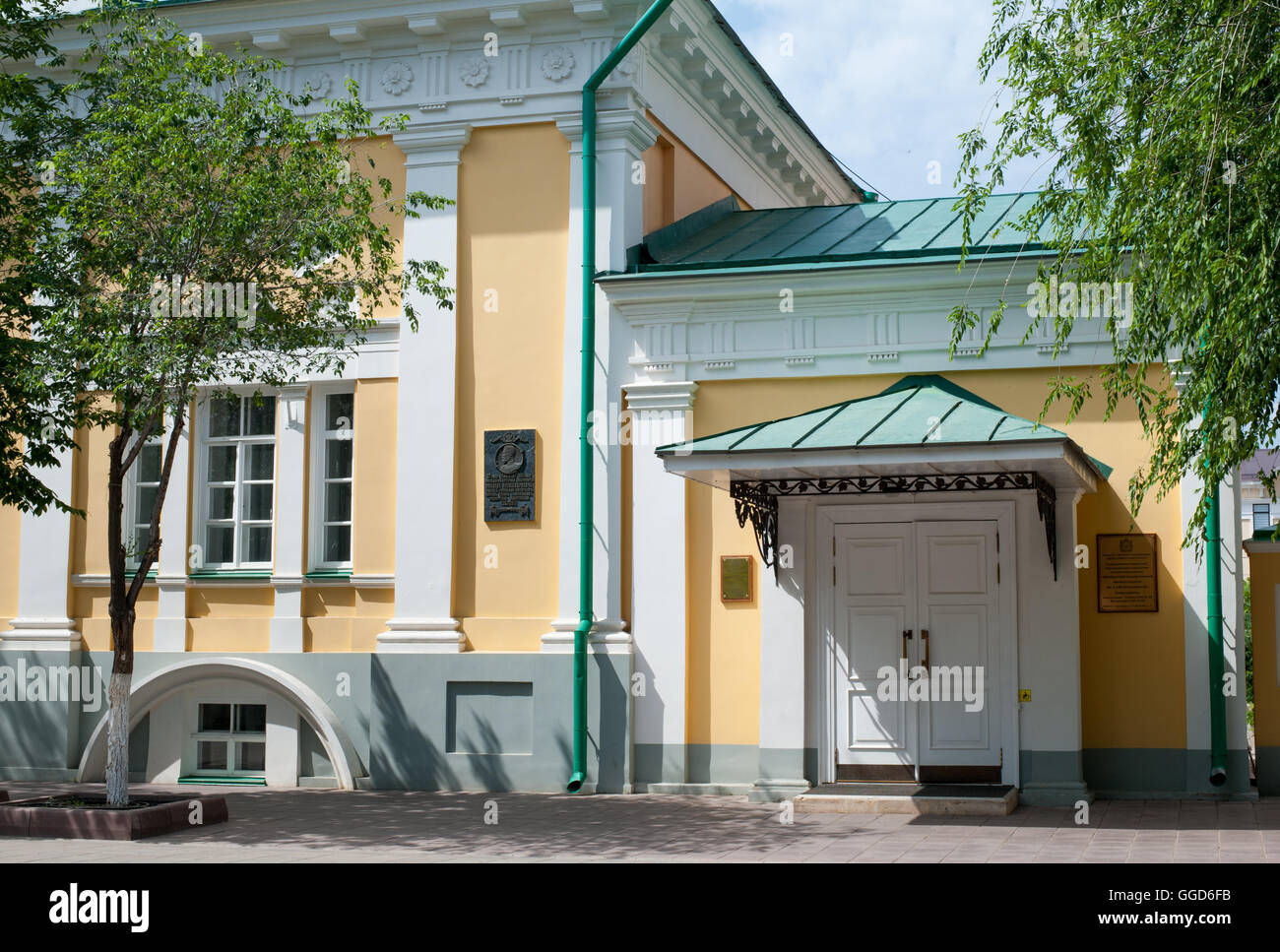 Orenburg, Russland - 23. Juni 2016. Sehen Sie sich auf die staatliche Institution der höheren beruflichen Bildung Orenburg State Institute of Art Stockfoto