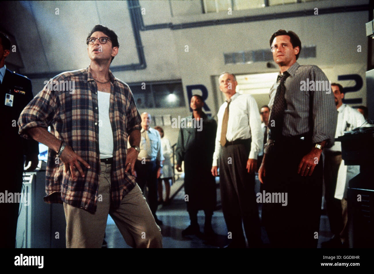 INDEPENDENCE DAY / Unabhängigkeitstag USA 1996 / Roland Emmerich Ein Riesiges UFO Kommt der Erde Immer Näher. Nach Einiger Zeit des Abwartens Wird Klar, sterben Aliens Haben Eine Invasion Restauranr. Sie Nehmen Kurs Auf die Metropolen der Erde Und Greifen Mit Feuersalven Jg. Das Schicksal der Erde Scheint Besiegelt. Foto: David Levinson (JEFF GOLDBLUM), Präsident Thomas J. Whitmore (BILL PULLMAN) Regie: Roland Emmerich aka. Tag der Unabhängigkeit Stockfoto