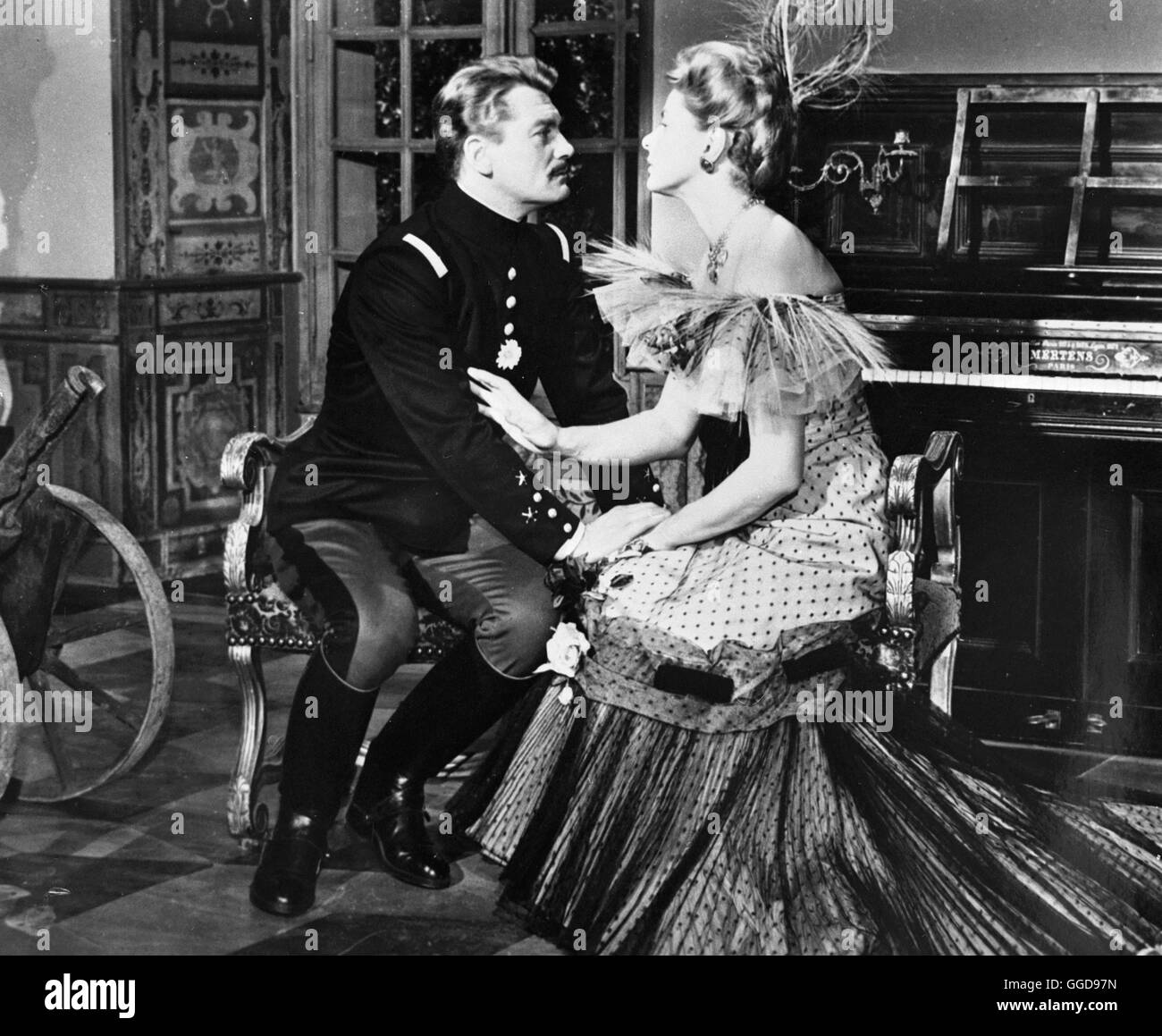 WEISSE MARGERITEN / Elena et Les Hommes / Eliana e Gli Uomini Frankreich/Italien 1956 / Jean Renoir Szene Mit INGRID BERGMAN (Elena Sorovska), JEAN MARAIS (General Rollan) Regie: Jean Renoir aka. Elena et Les Hommes / Eliana e Gli Uomini Stockfoto