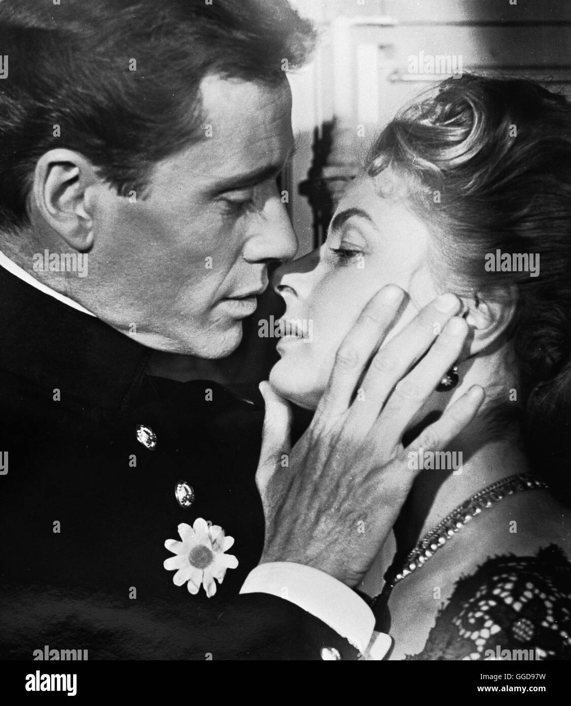 WEISSE MARGERITEN / Elena et Les Hommes / Eliana e Gli Uomini Frankreich/Italien 1956 / Jean Renoir Szene Mit INGRID BERGMAN (Elena Sorovska), MEL FERRER (Henri de Chevincourt) Regie: Jean Renoir aka. Elena et Les Hommes / Eliana e Gli Uomini Stockfoto