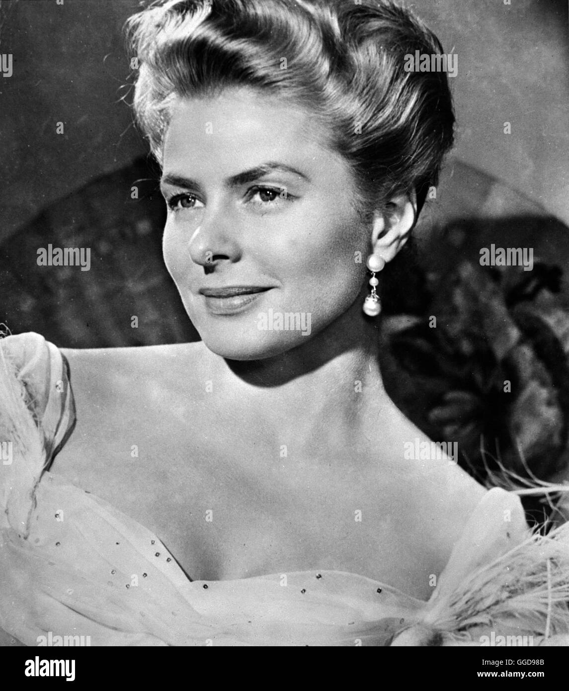 WEISSE MARGERITEN / Elena et Les Hommes / Eliana e Gli Uomini Frankreich/Italien 1956 / Jean Renoir Bild: INGRID BERGMAN als Schöne, Extravagante Witwe Elena. Aufnahme aus 'Weisse Margeriten', 1956-Regie: Jean Renoir aka. Elena et Les Hommes / Eliana e Gli Uomini Stockfoto