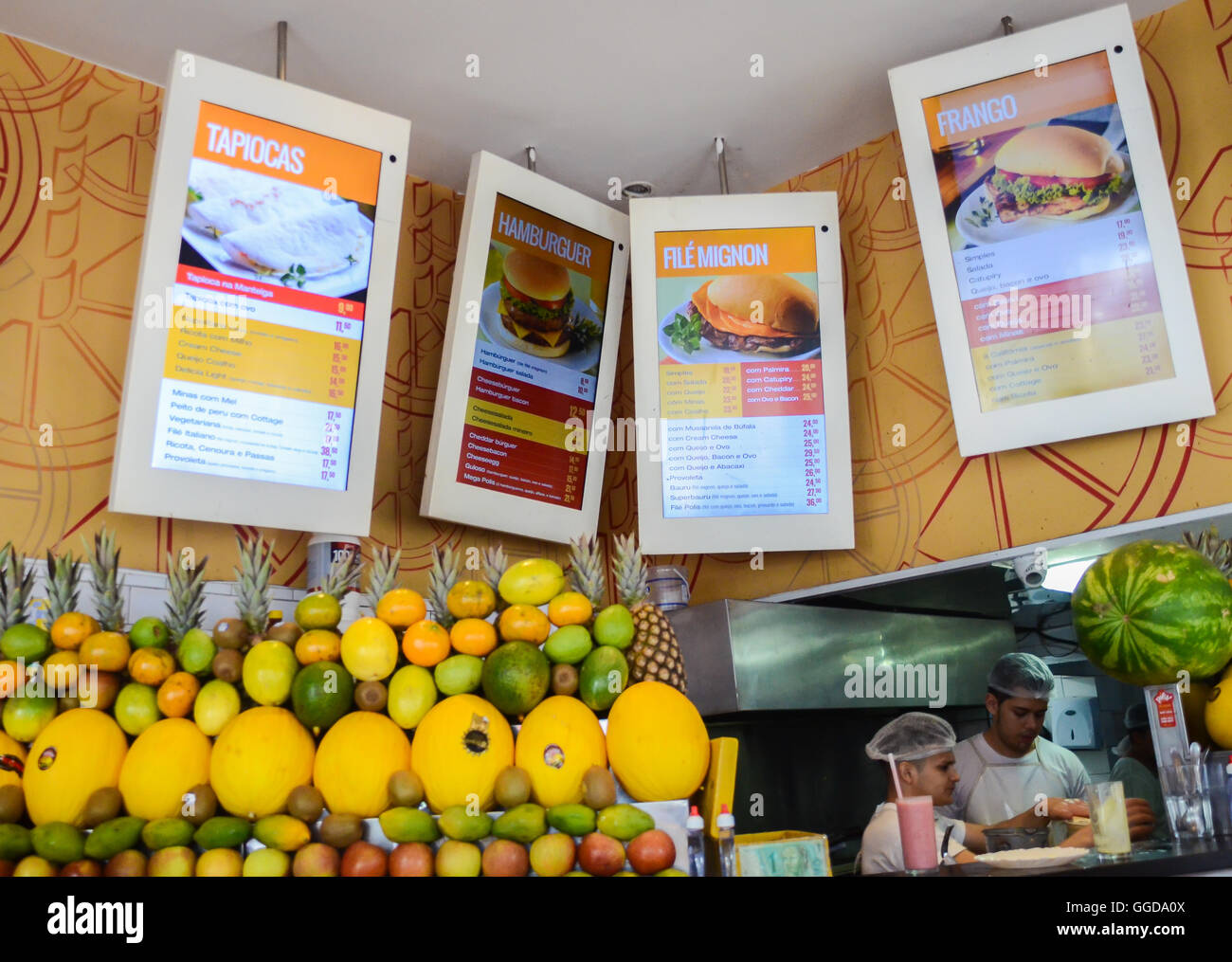 Eine Saftbar in Rio De Janeiro, Brasilien. Dies sind beliebte und verbreitete heraus in der ganzen Stadt mit allerlei Snacks und Säfte. Stockfoto
