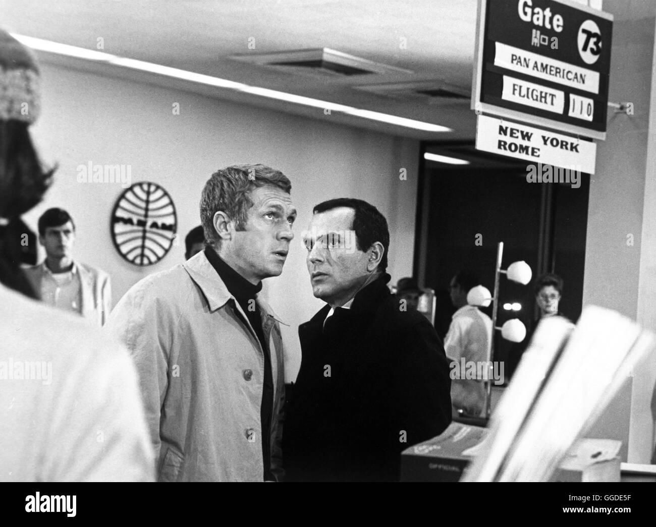 IHR BESTER FILM ALLER ZEITEN / 10. Bullitt USA 1968 / Peter Yates Als der von Ihm Bewachte Kronzeuge Gegen Das Organisierte Verbrechen Erschossen Wird, Hält Lieutenant Frank Bullitt (STEVE McQUEEN) den Mord Zunächst Geheim, um Auf heraus Faust Ermitteln Zu Können. Regie: Peter Yates aka. 10. Bullitt Stockfoto