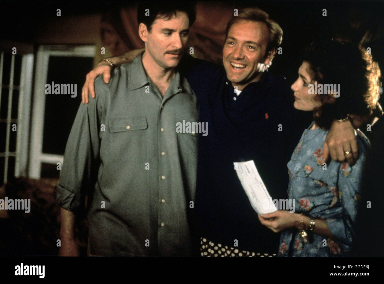 GEWAGTES SPIEL / Zustimmung Erwachsene USA 1992 / Alan J. Pakula KEVIN KLINE (Richard Parker), KEVIN SPACEY (Nachbar Eddy Otis), MARY ELIZABETH MASTRANTONIO (Priscilla Parker) Regie: Pakula aka. Mündigen Erwachsenen Stockfoto