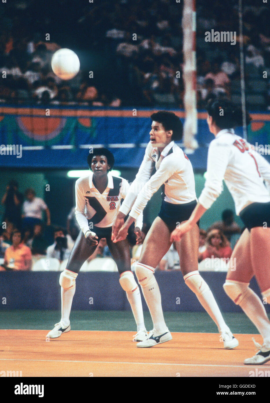 #8 Magers, #7 Hyman, #10 Green, USA 1984 Olympischen Volleyball Frauenmannschaft, in Aktion beim Spiel in der Long Beach Arena, Long Beach Stockfoto