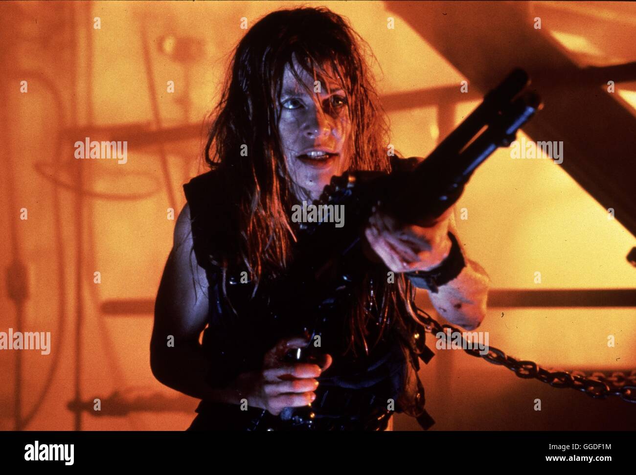 TERMINATOR II - TAG DER ABRECHNUNG / Terminator II - Urteil Tag USA 1991 / James Cameron Szene Mit LINDA HAMILTON (Sarah Connor). Regie: James Cameron aka. Terminator II - Tag des jüngsten Gerichts Stockfoto