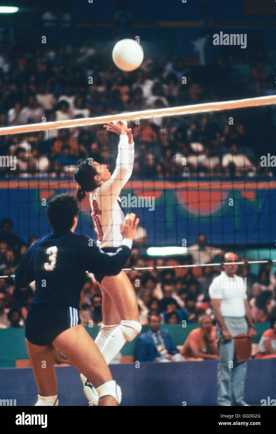 Debbie Green, USA 1984 Olympischen Volleyball Frauenmannschaft, in Aktion beim Spiel in der Long Beach Arena, Long Beach, Kalifornien Stockfoto