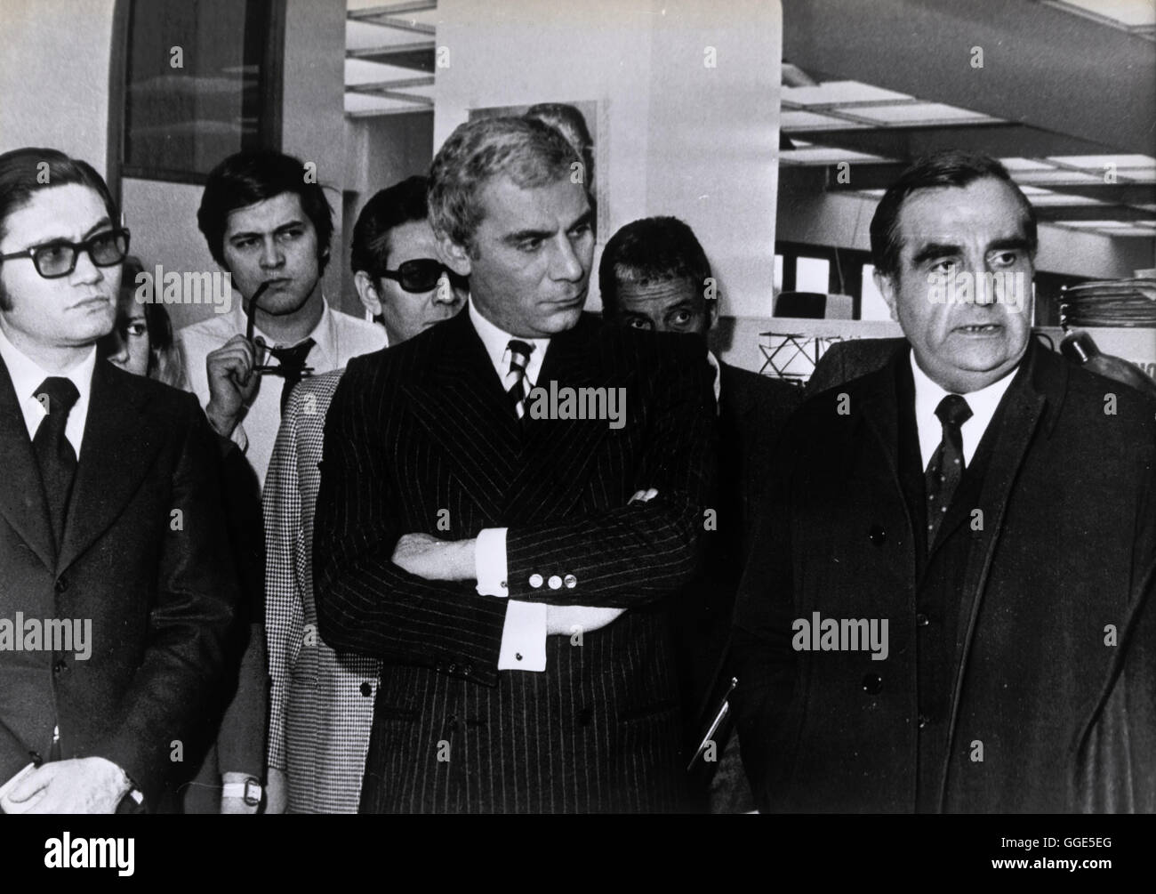 cast di sbatti il mostro in prima pagina