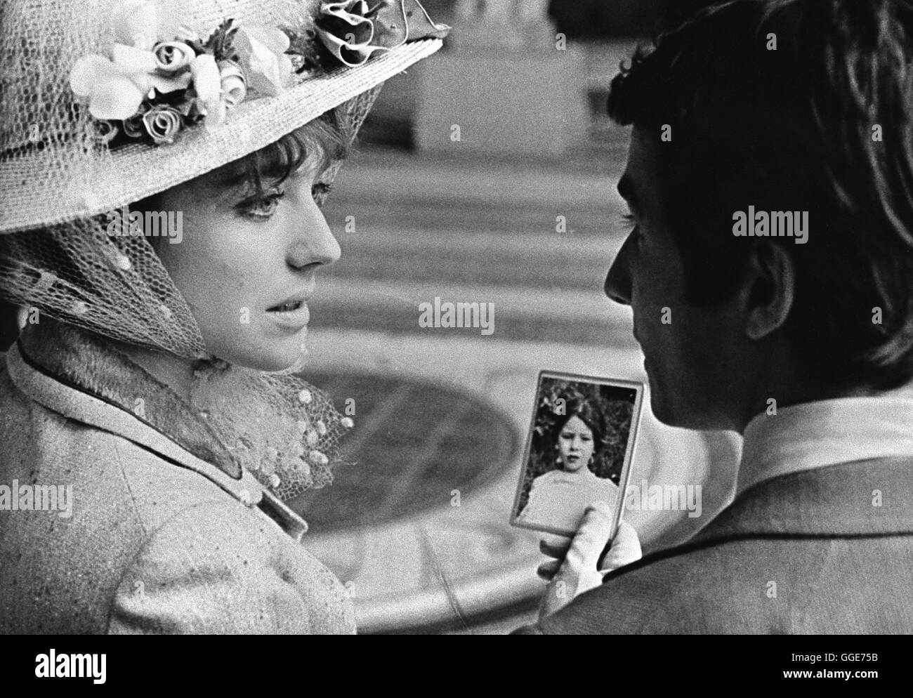 ZWEI MÄDCHEN AUS WALES UND sterben LIEBE ZUM KONTINENT / Les Deux Anglaises et le Kontinent Frankreich 1971 / Francois Truffaut Claude Roc, Ein Junger Franzose, Verbringt seine Ferien Bei Den Englischen Schwestern Ann (KIKA MARKHAM, Links) und Muriel. Sterben Sie Drei Marketingwettbewerb Eine Innige Freundschaft, BIZ Sich Claude in Muriel Verliebt. Regie: Francois Truffaut aka. Les Deux Anglaises et le Kontinent Stockfoto