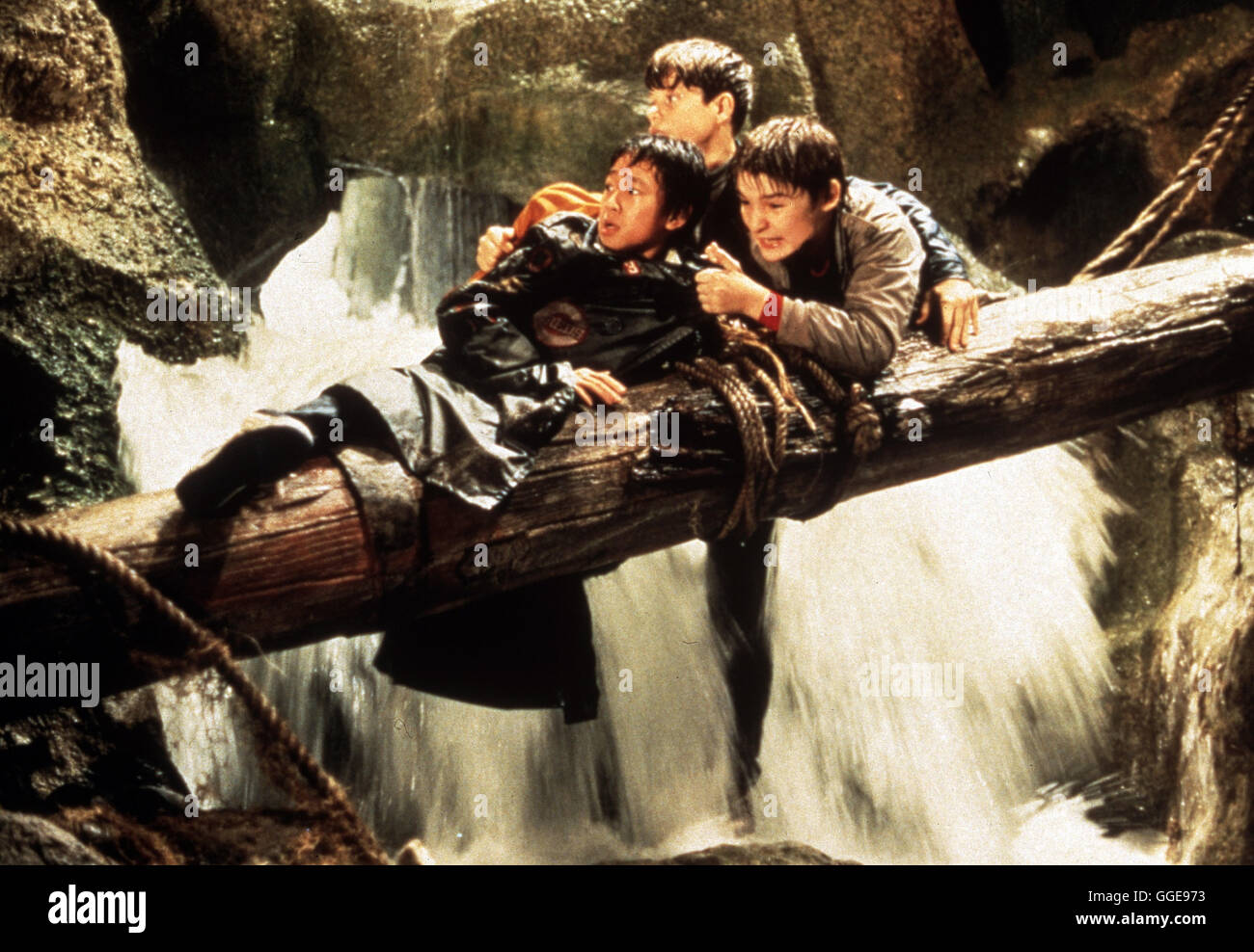 GOONIES sterben / The Goonies USA 1985 / Richard Donner Szene Mit JONATHAN KE QUAN (Richard), SEAN ASTIN (Mikey) Und COREY FELDMANN (Clark). Regie: Richard Donner aka. Die Goonies Stockfoto