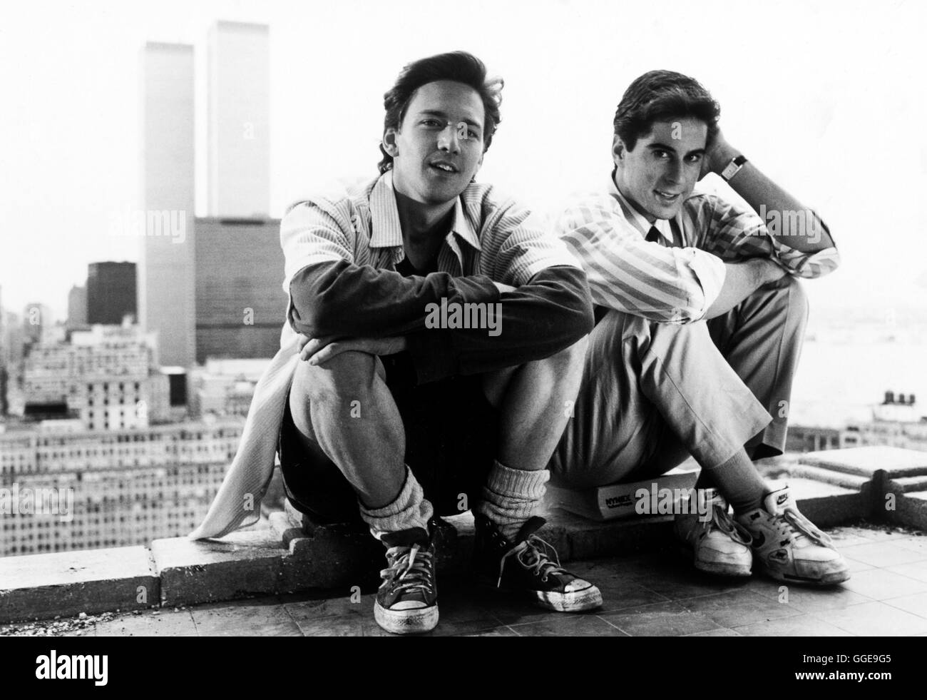 IMMER ÄRGER MIT BERNIE / Wochenende an Bernies USA 1989 / Ted Kotcheff Szene Mit ANDREW MC CARTHY (Larry) Und JONATHAN SILVERMAN (Richard Parker). Regie: Ted Kotcheff aka. Wochenende in Bernies Stockfoto